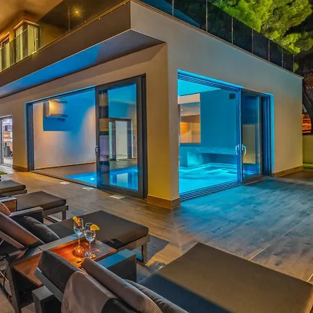 Villa Palatium Iii In For 8 People Only 200 Meters From The Sea With Sauna & Indoor-outside Heated Pool *
