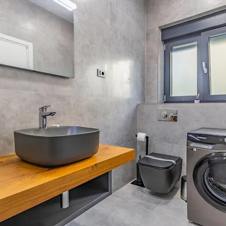 Palatium Iii In For 8 People Only 200 Meters From The Sea With Sauna & Indoor-outside Heated Pool * Fazana