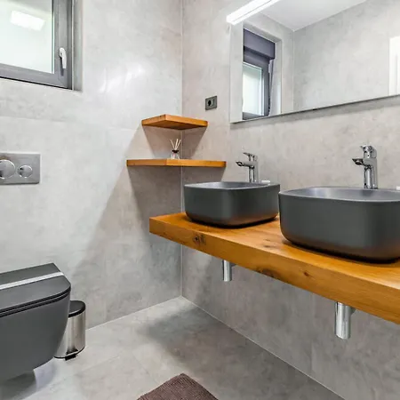 Villa Palatium Iii In For 8 People Only 200 Meters From The Sea With Sauna & Indoor-outside Heated Pool
