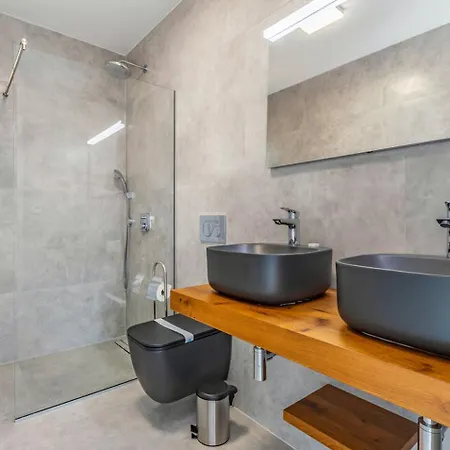 Villa Palatium Iii In For 8 People Only 200 Meters From The Sea With Sauna & Indoor-outside Heated Pool Fazana
