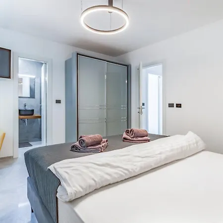 Palatium Iii In For 8 People Only 200 Meters From The Sea With Sauna & Indoor-outside Heated Pool Villa *