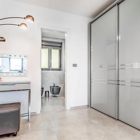 Palatium Iii In For 8 People Only 200 Meters From The Sea With Sauna & Indoor-outside Heated Pool Villa