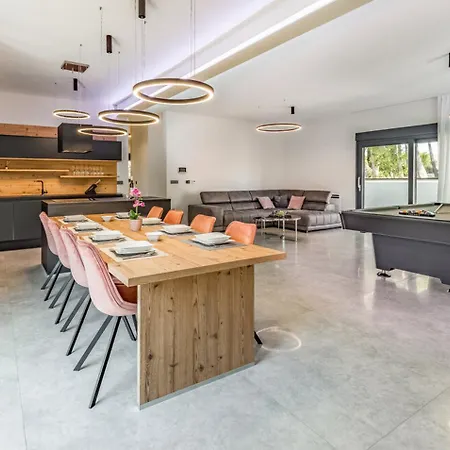 Villa Palatium Iii In For 8 People Only 200 Meters From The Sea With Sauna & Indoor-outside Heated Pool *