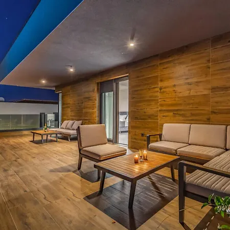 Villa Palatium Iii In For 8 People Only 200 Meters From The Sea With Sauna & Indoor-outside Heated Pool *