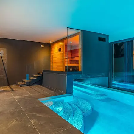 Palatium Iii In For 8 People Only 200 Meters From The Sea With Sauna & Indoor-outside Heated Pool