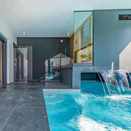 Palatium Iii In For 8 People Only 200 Meters From The Sea With Sauna & Indoor-outside Heated Pool