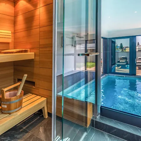 Palatium Iii In For 8 People Only 200 Meters From The Sea With Sauna & Indoor-outside Heated Pool *