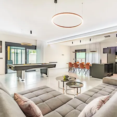 Villa Palatium Iii In For 8 People Only 200 Meters From The Sea With Sauna & Indoor-outside Heated Pool