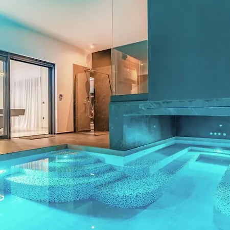 Palatium Iii In For 8 People Only 200 Meters From The Sea With Sauna & Indoor-outside Heated Pool Villa Fazana