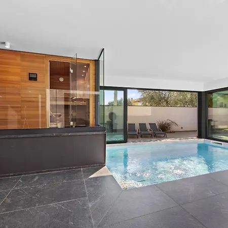 Palatium Iii In For 8 People Only 200 Meters From The Sea With Sauna & Indoor-outside Heated Pool *