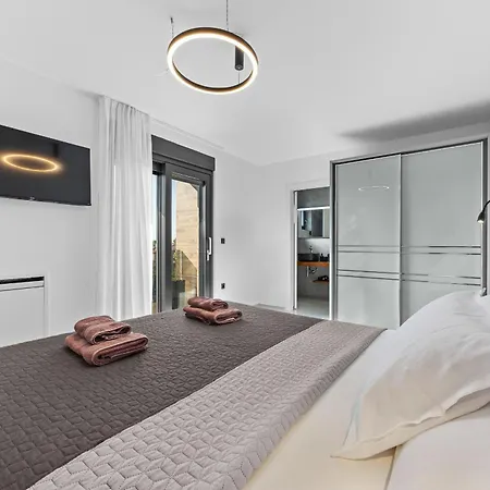 Palatium Iii In For 8 People Only 200 Meters From The Sea With Sauna & Indoor-outside Heated Pool