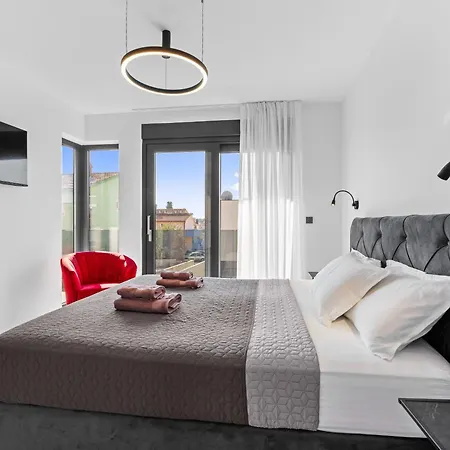 Palatium Iii In For 8 People Only 200 Meters From The Sea With Sauna & Indoor-outside Heated Pool * Fažana