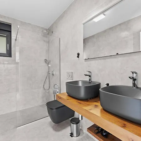 Palatium Iii In For 8 People Only 200 Meters From The Sea With Sauna & Indoor-outside Heated Pool