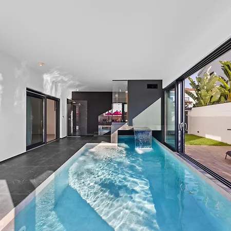 Palatium Iii In For 8 People Only 200 Meters From The Sea With Sauna & Indoor-outside Heated Pool Villa *