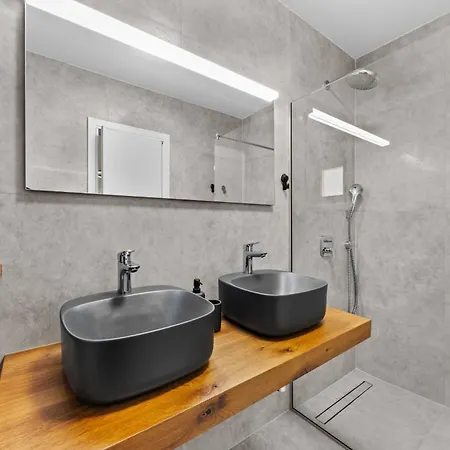 Palatium Iii In For 8 People Only 200 Meters From The Sea With Sauna & Indoor-outside Heated Pool Fažana