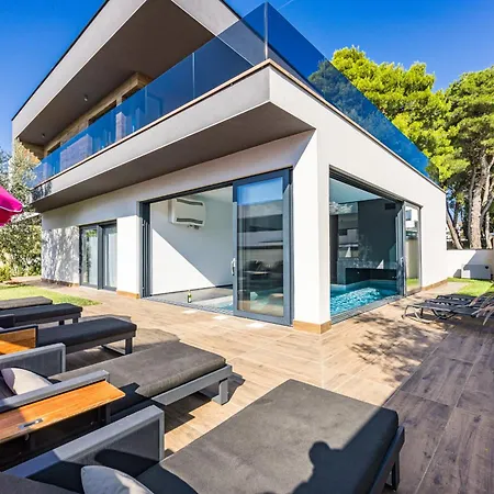 Palatium Iii In For 8 People Only 200 Meters From The Sea With Sauna & Indoor-outside Heated Pool Villa *
