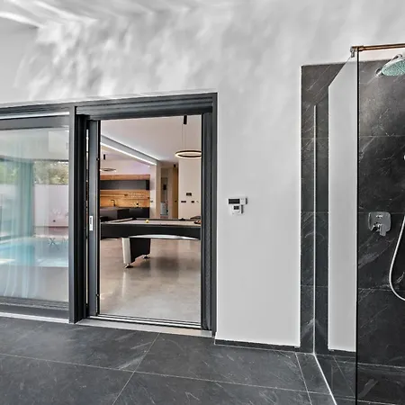 Villa Palatium Iii In For 8 People Only 200 Meters From The Sea With Sauna & Indoor-outside Heated Pool *