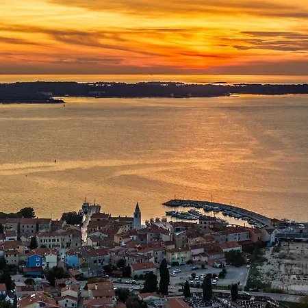 Palatium Iii In For 8 People Only 200 Meters From The Sea With Sauna & Indoor-outside Heated Pool *