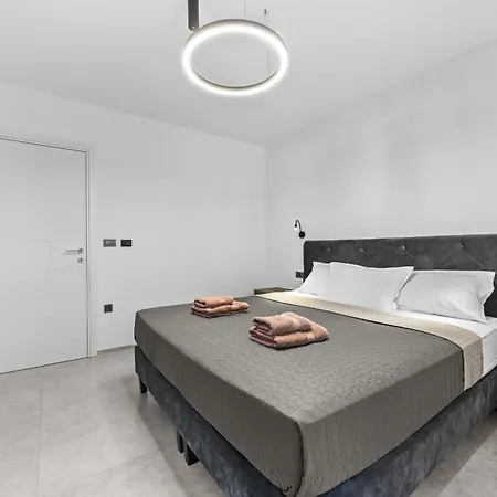 Villa Palatium Iii In For 8 People Only 200 Meters From The Sea With Sauna & Indoor-outside Heated Pool Fažana
