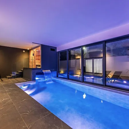 Palatium Iii In For 8 People Only 200 Meters From The Sea With Sauna & Indoor-outside Heated Pool Villa *